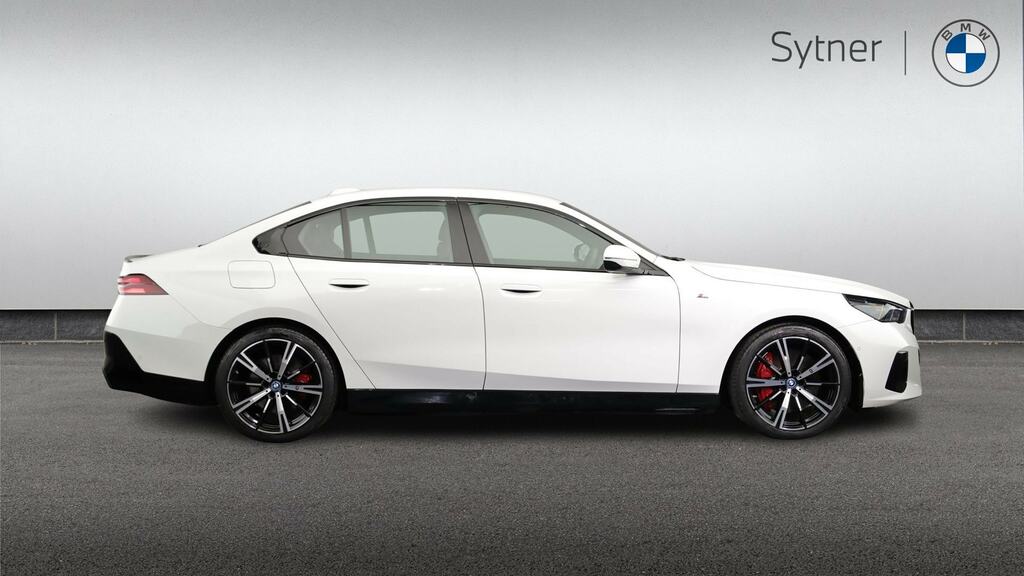 BMW i5 250Kw Edrive40 M Sport Pro 84Kwh White #3