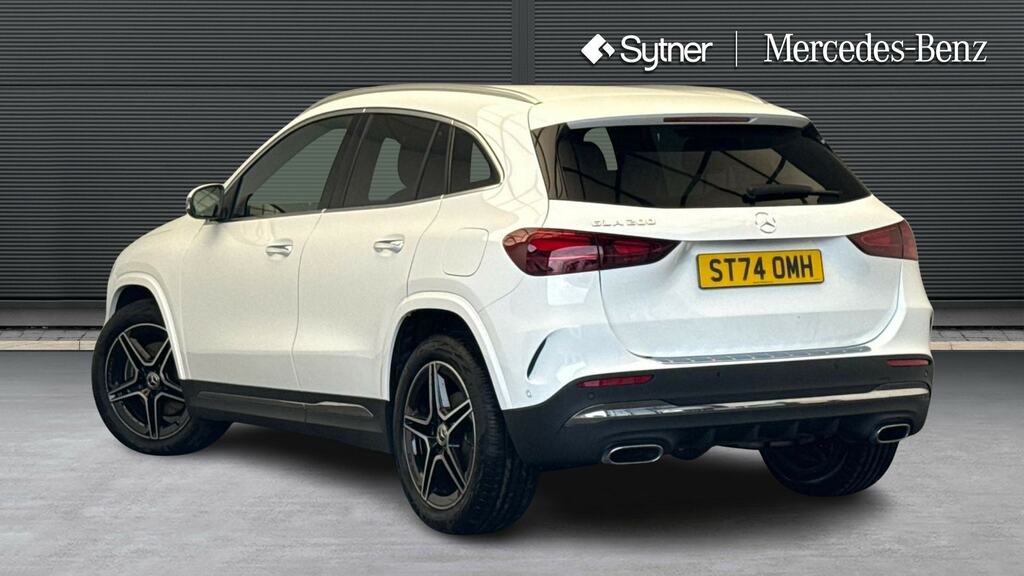 Mercedes-Benz GLA Class Gla 200 Amg Line Executive White #2