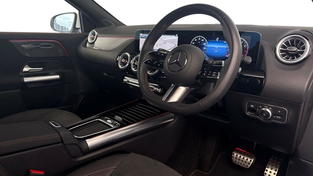 Mercedes-Benz GLA Class Gla 200 Amg Line Executive White #3