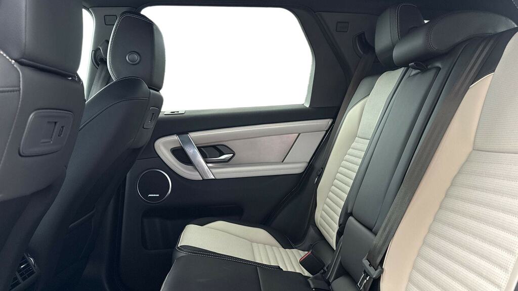 Land Rover Discovery Sport 1.5 P270e Landmark 5 Seat GM26HGE Black #4