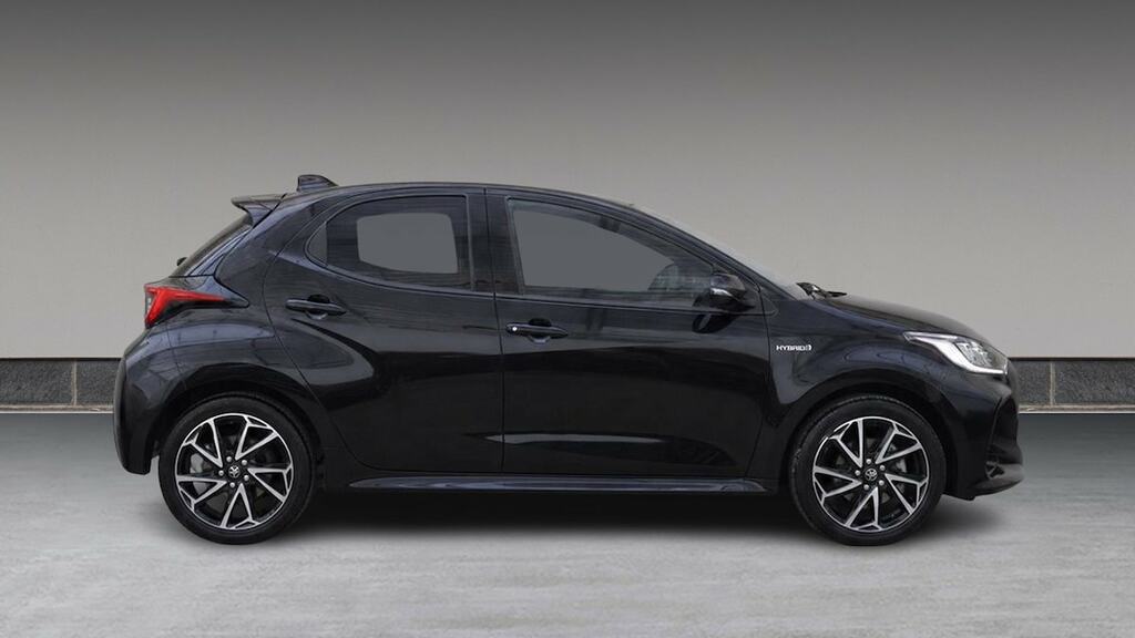 Toyota Yaris 1.5 Hybrid Design Cvt Black #6