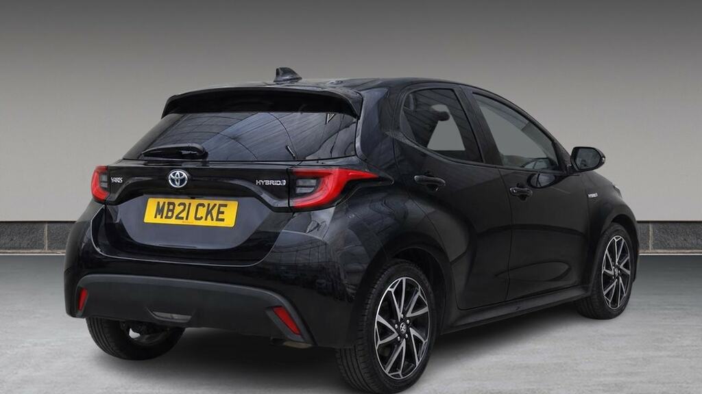 Toyota Yaris 1.5 Hybrid Design Cvt Black #4