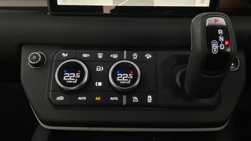 Land Rover Defender 90 3.0L Black #15