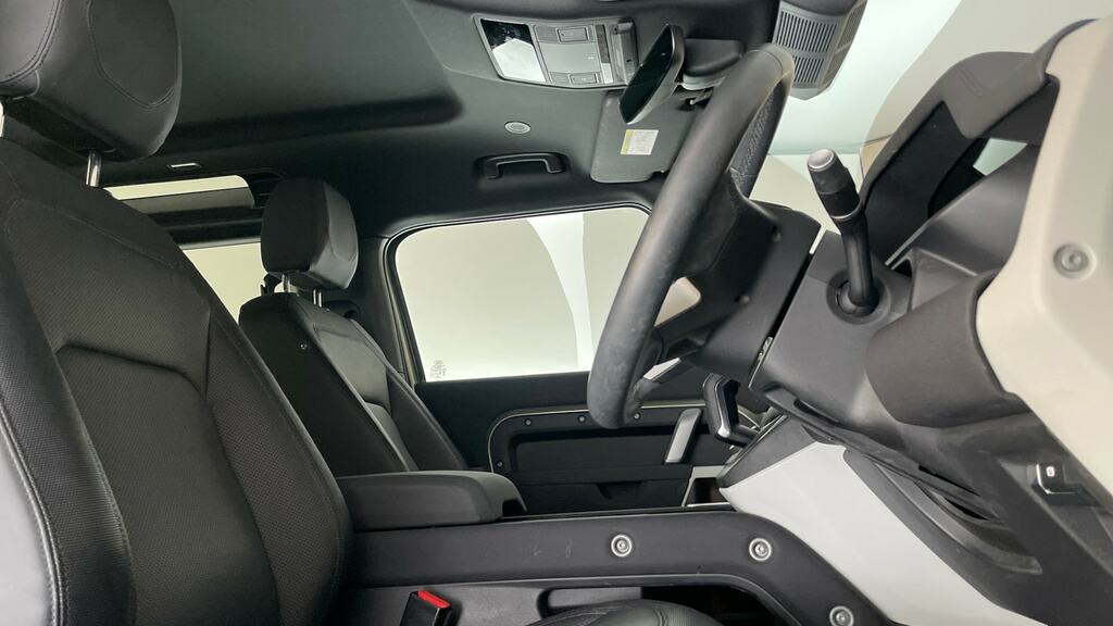 Land Rover Defender 90 3.0L Black #9
