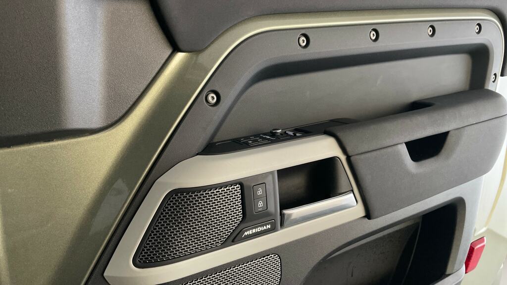 Land Rover Defender 90 3.0L Black #20