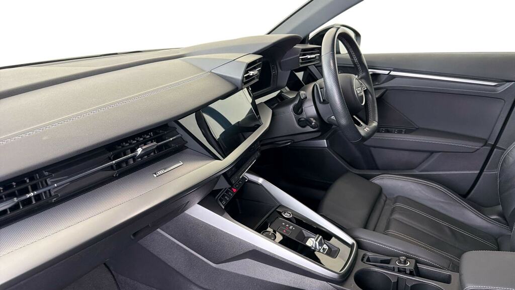 Audi A3 35 Tfsi S Line S Tronic RE22UHC Black #2