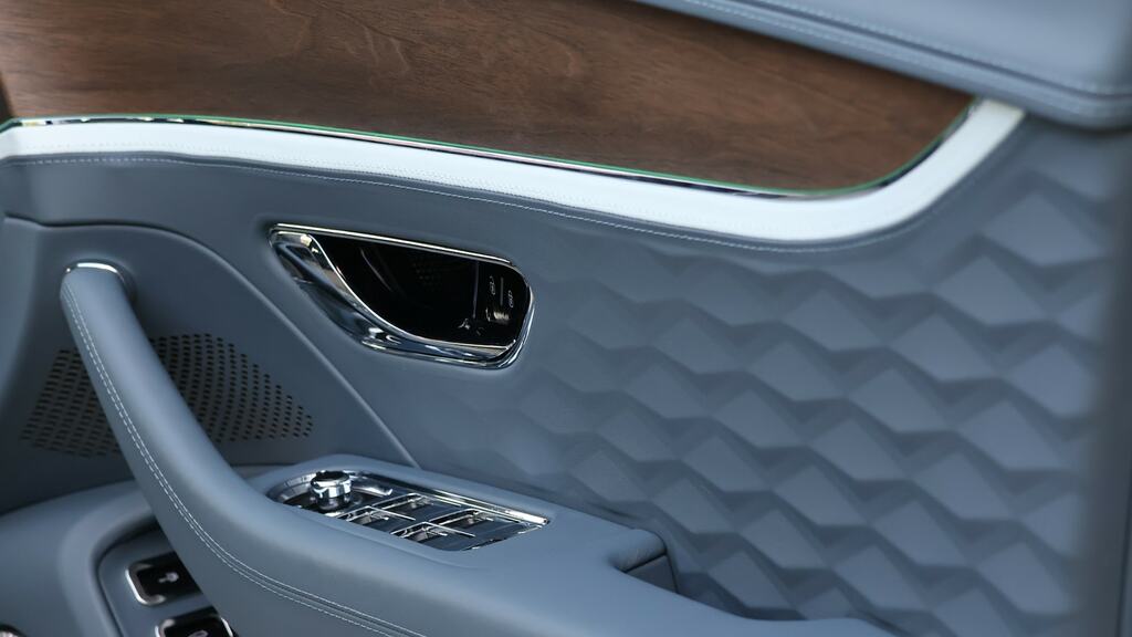 Bentley Flying Spur 4.0 V8 Hybrid Azure Blackline Silver #19