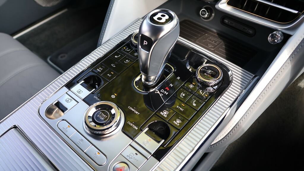 Bentley Flying Spur 4.0 V8 Hybrid Azure Blackline Silver #14