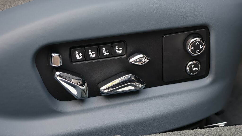 Bentley Flying Spur 4.0 V8 Hybrid Azure Blackline Silver #40