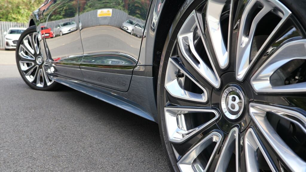 Bentley Flying Spur 4.0 V8 Hybrid Azure Blackline Silver #28