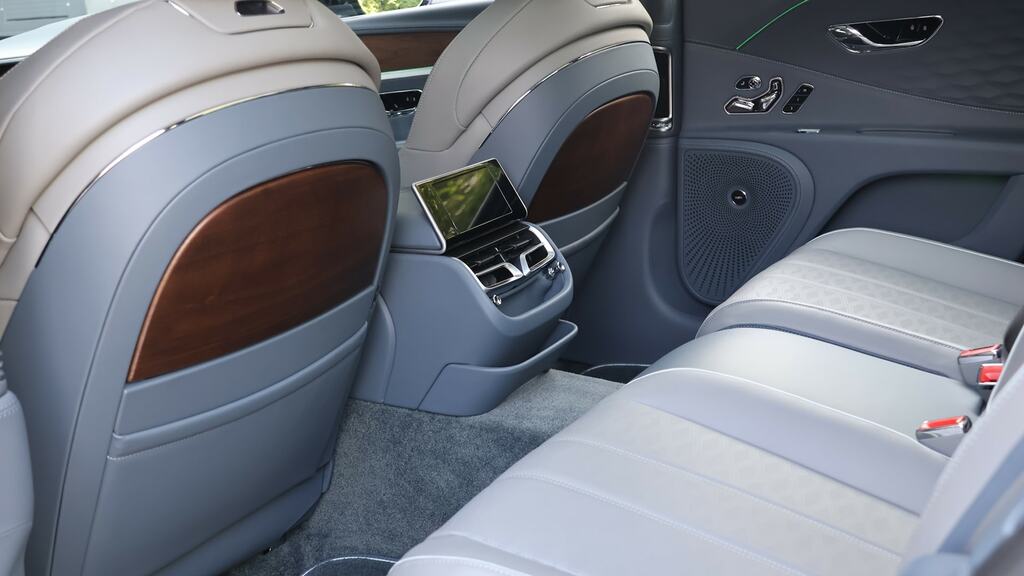 Bentley Flying Spur 4.0 V8 Hybrid Azure Blackline Silver #22