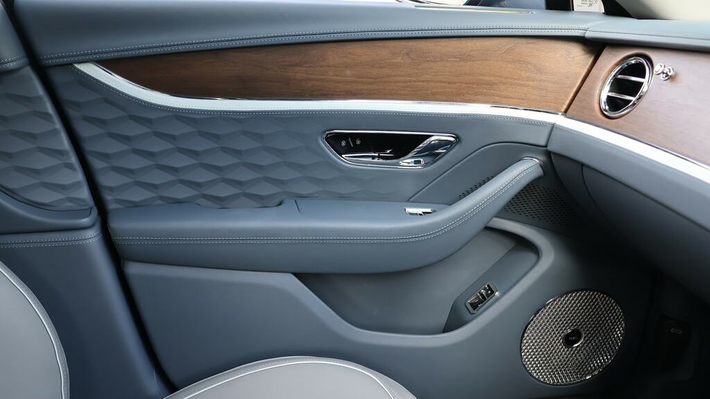 Bentley Flying Spur 4.0 V8 Hybrid Azure Blackline Silver #13