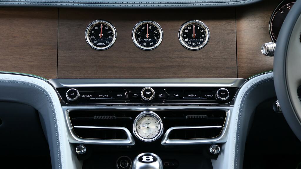 Bentley Flying Spur 4.0 V8 Hybrid Azure Blackline Silver #38
