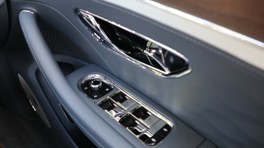 Bentley Flying Spur 4.0 V8 Hybrid Azure Blackline Silver #18