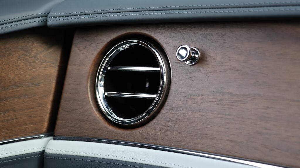 Bentley Flying Spur 4.0 V8 Hybrid Azure Blackline Silver #15