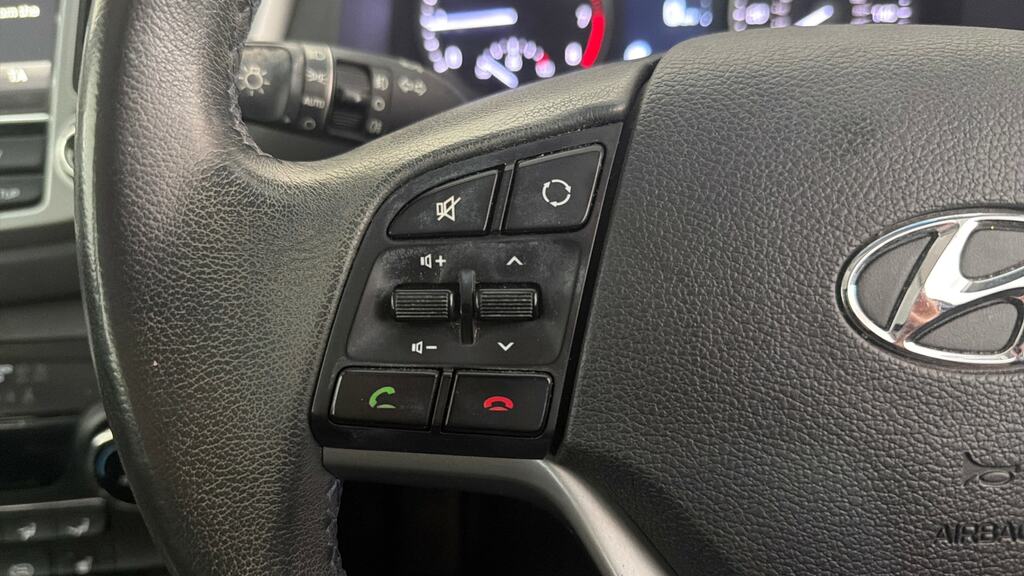 Hyundai Tucson Premium Se White #17