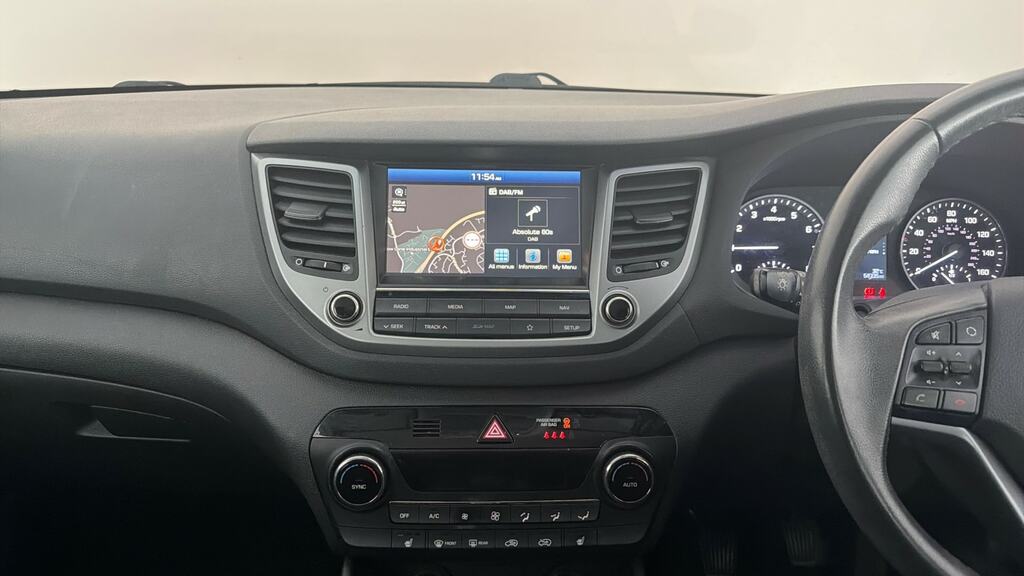 Hyundai Tucson Premium Se White #7