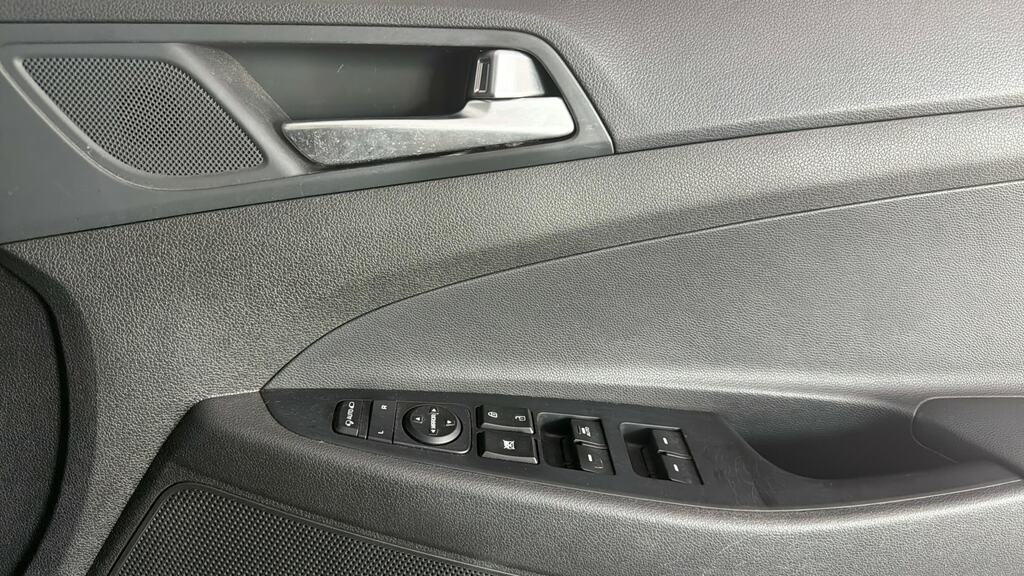 Hyundai Tucson Premium Se White #21