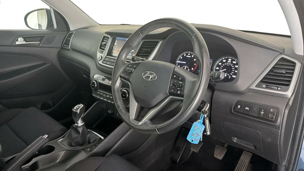 Hyundai Tucson Premium Se White #9