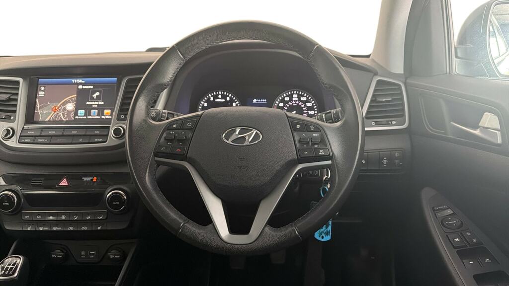 Hyundai Tucson Premium Se White #8