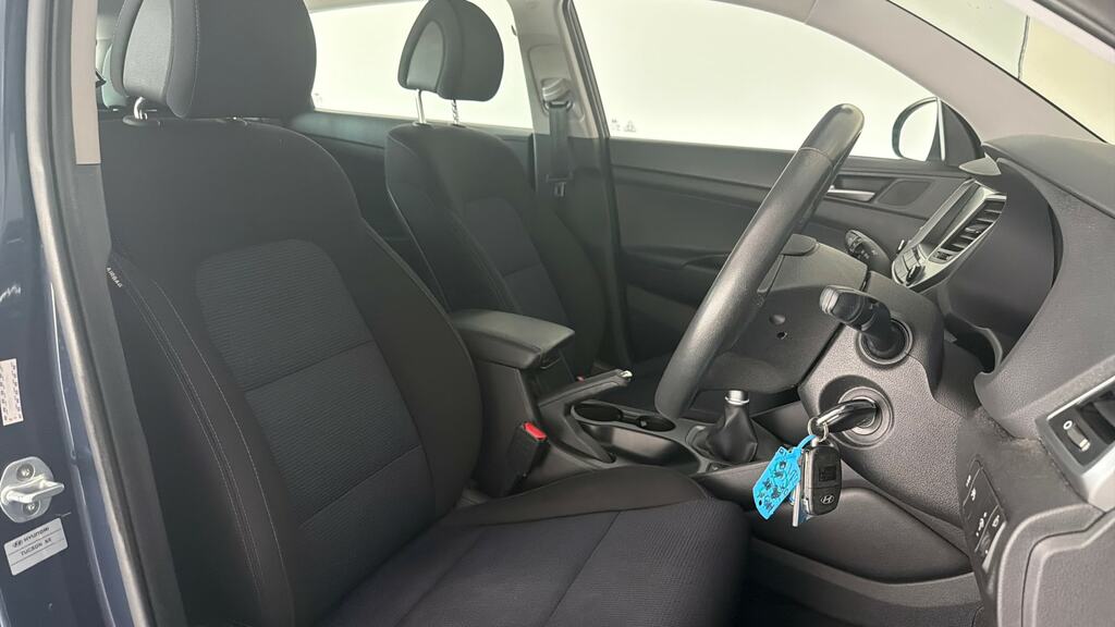 Hyundai Tucson Premium Se White #10