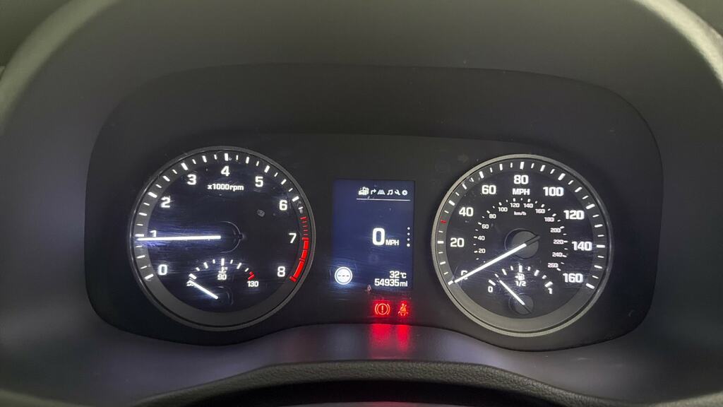 Hyundai Tucson Premium Se White #13