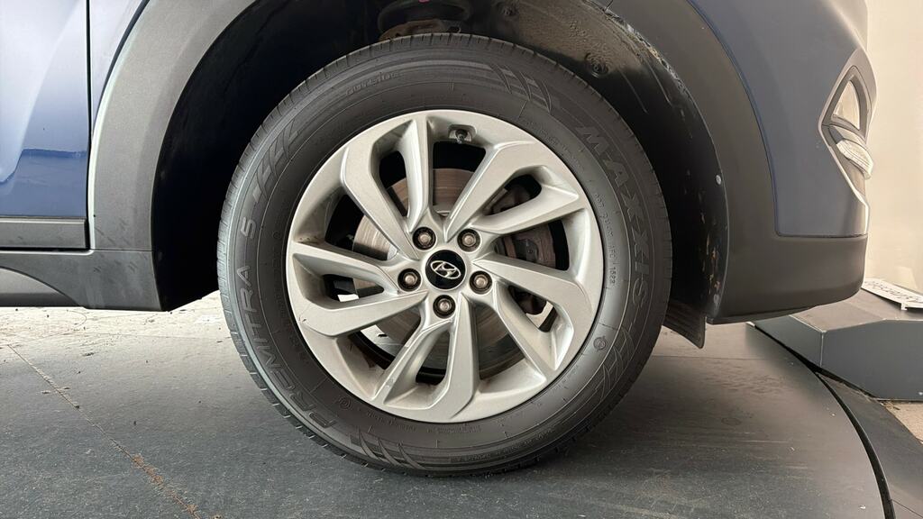 Hyundai Tucson Premium Se White #23