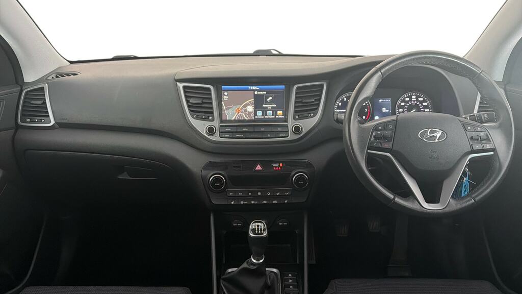 Hyundai Tucson Premium Se White #6
