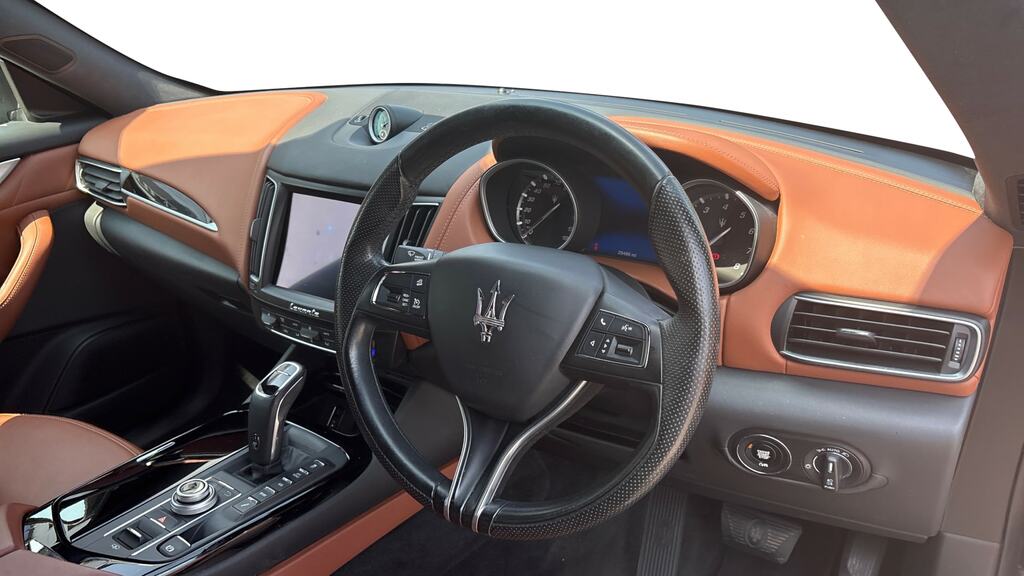Maserati Levante V6 White #9