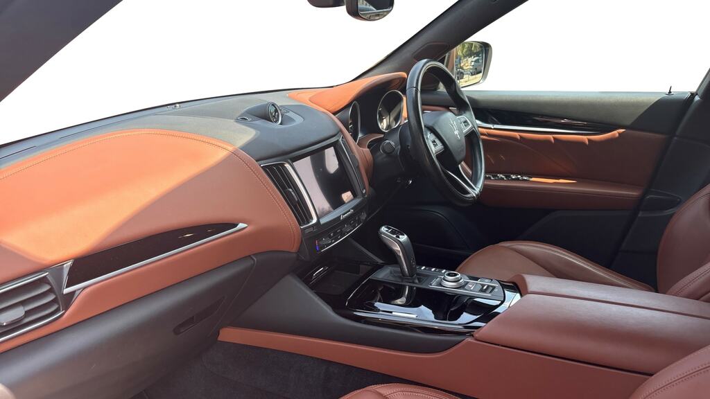 Maserati Levante V6 White #10
