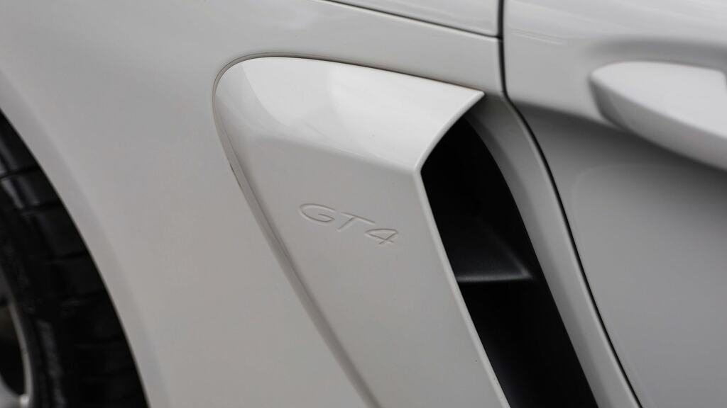 Porsche 718 Cayman Cayman S-a White #27