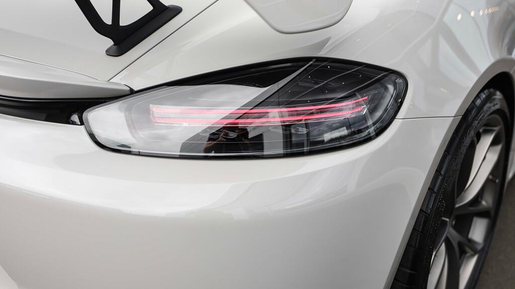 Porsche 718 Cayman Cayman S-a White #31