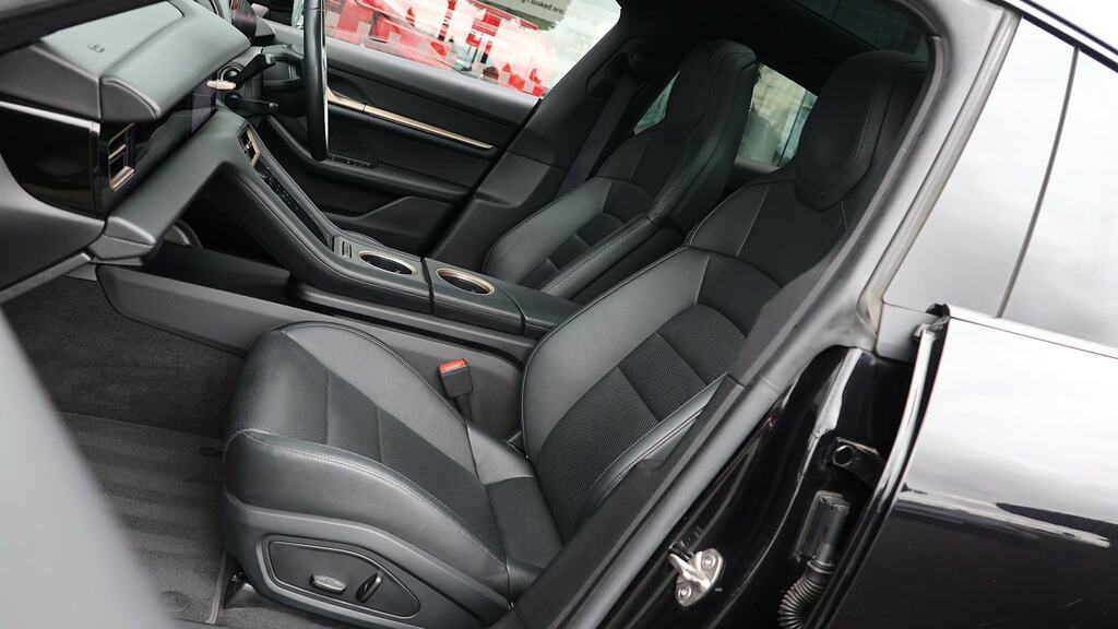 Porsche Taycan Plus 93.4Kwh 4S Saloon Black #16