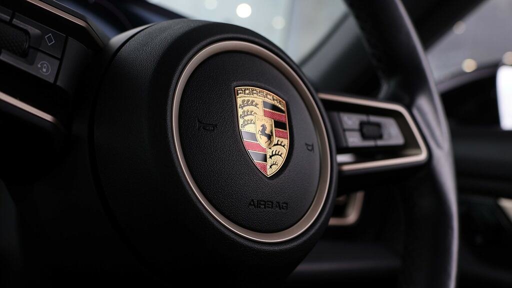 Porsche Taycan Plus 93.4Kwh 4S Saloon Black #11