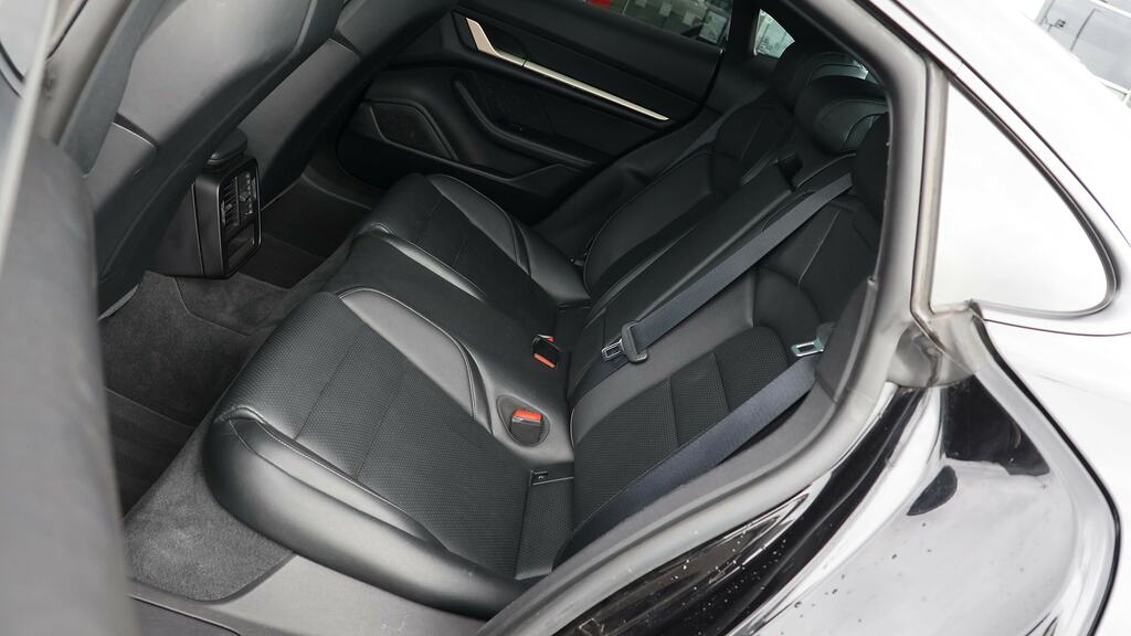 Porsche Taycan Plus 93.4Kwh 4S Saloon Black #17