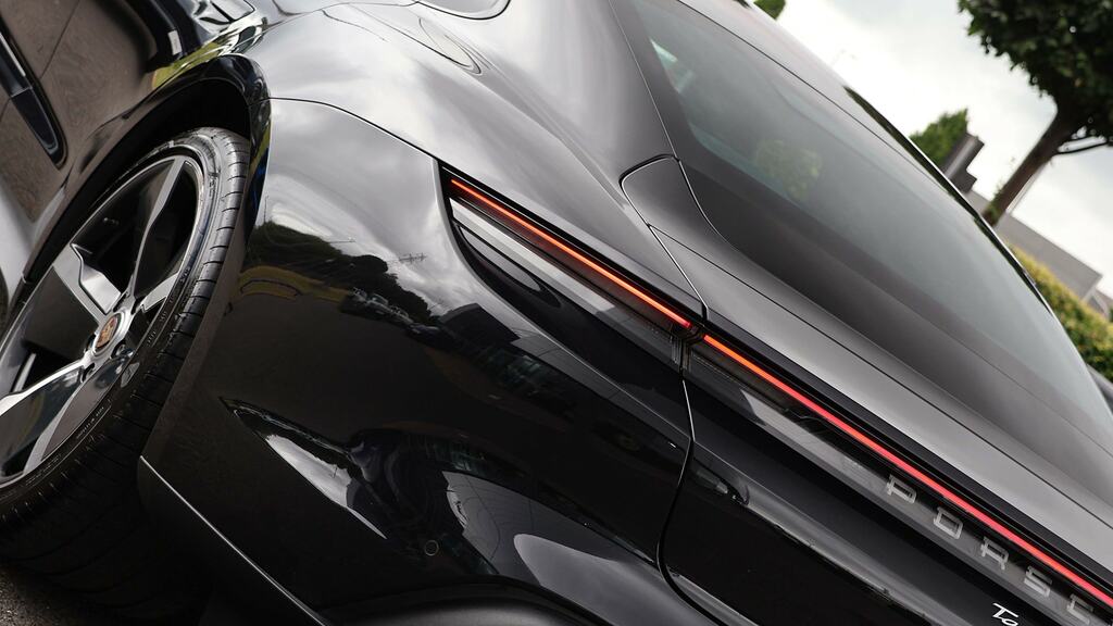 Porsche Taycan Plus 93.4Kwh 4S Saloon Black #23