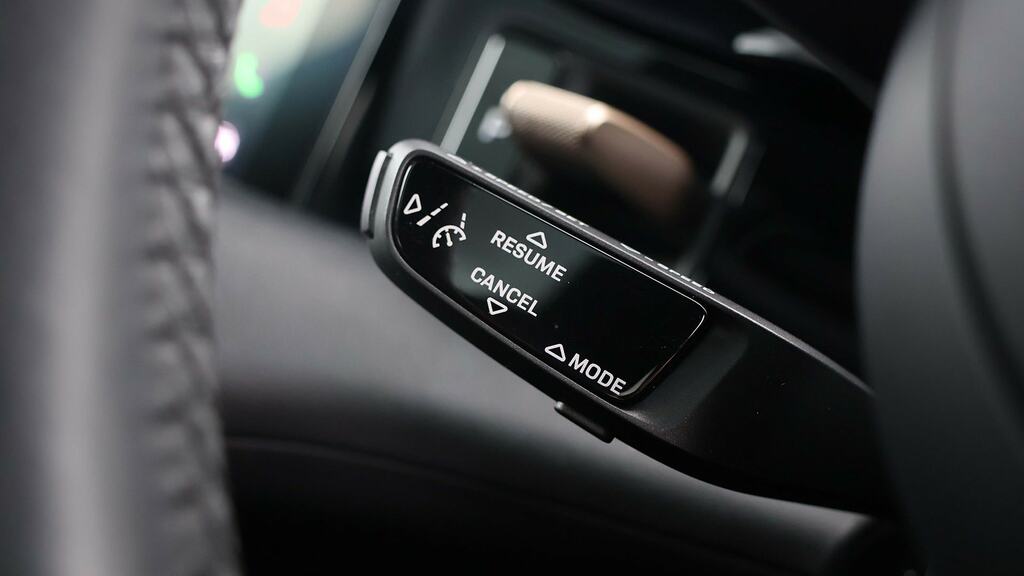 Porsche Taycan Plus 93.4Kwh 4S Saloon Black #18