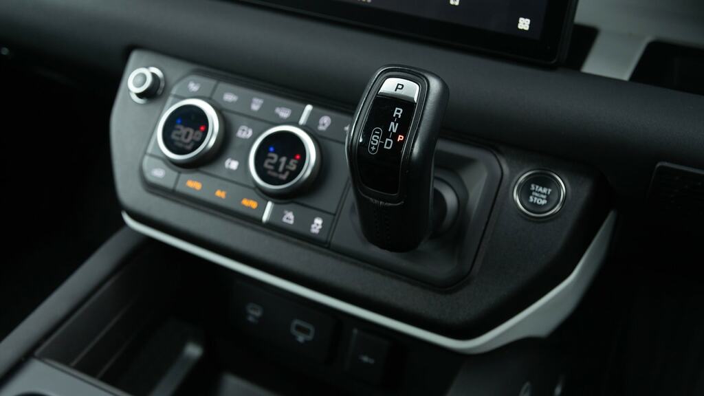 Land Rover Defender 90 3.0 D250 X-dynamic Se 90 Silver #13