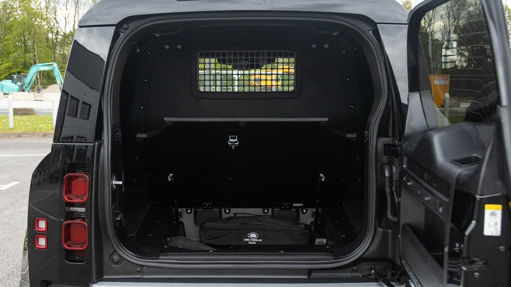Land Rover Defender 90 3.0 D250 X-dynamic Se 90 Silver #18