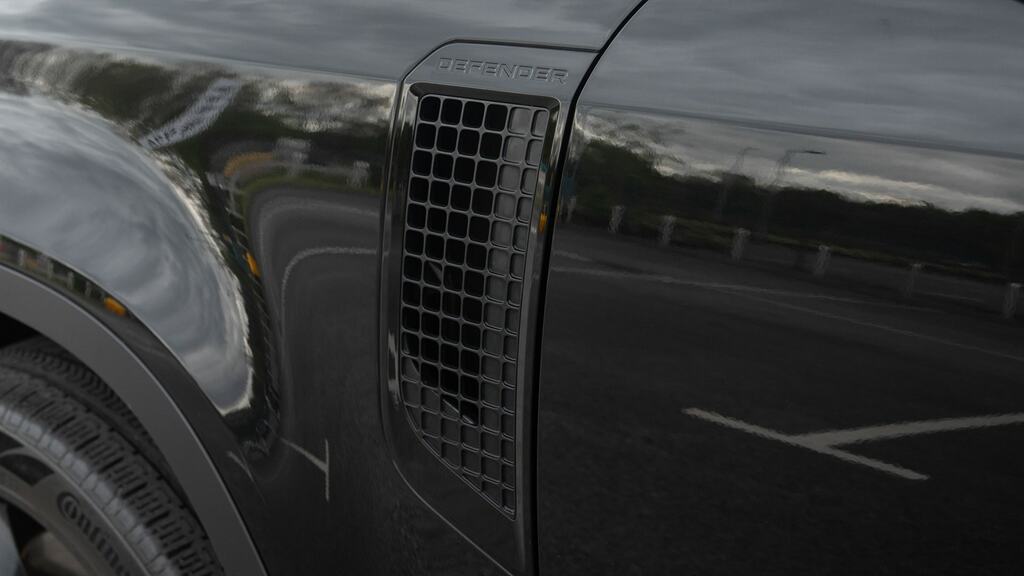 Land Rover Defender 90 3.0 D250 X-dynamic Se 90 Silver #20