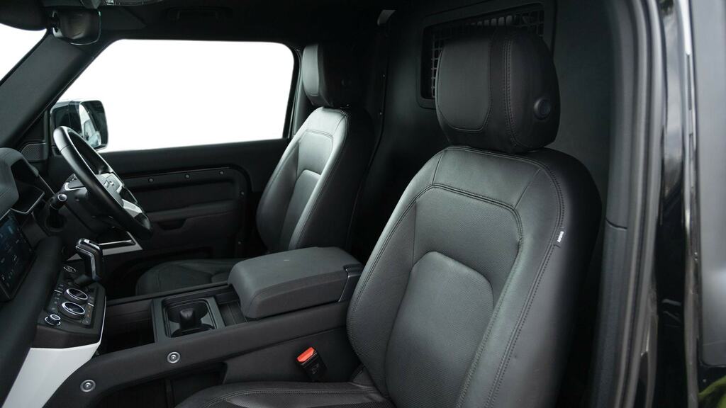 Land Rover Defender 90 3.0 D250 Hard Top Se Black #4