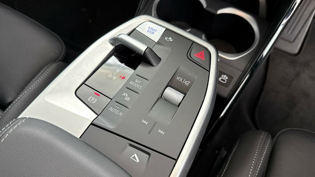 BMW iX2 150Kw Edrive20 M Sport 65Kwh Black #10