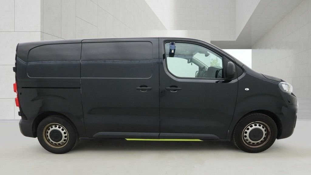 Peugeot Expert 1.5L Professional Premium 6Dr Black #4