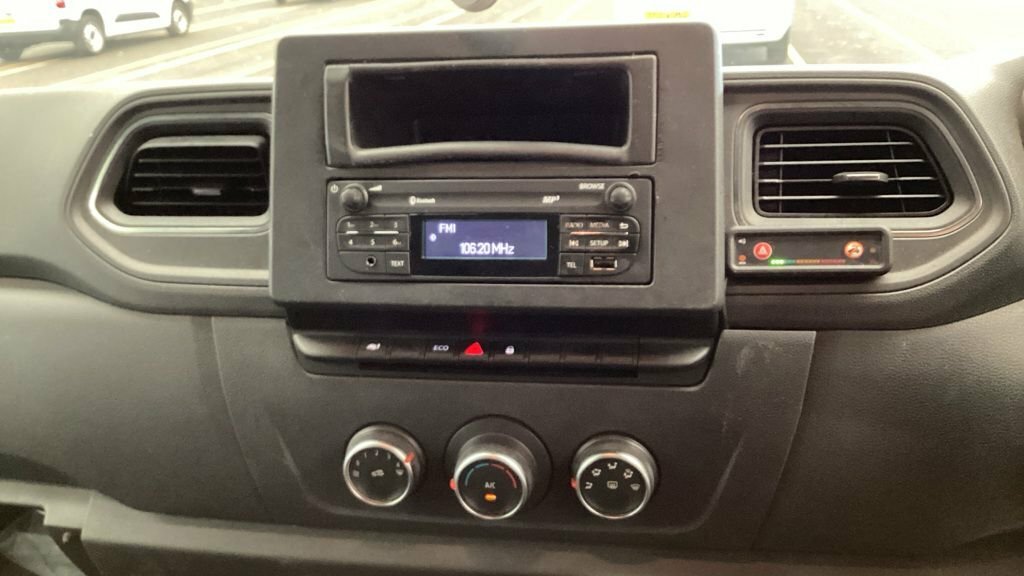 Vauxhall Movano 2.3L Edition White #4