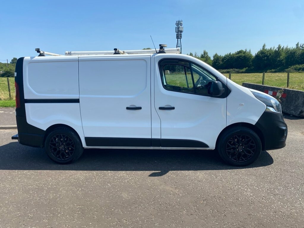 Vauxhall Vivaro Mpv White #2