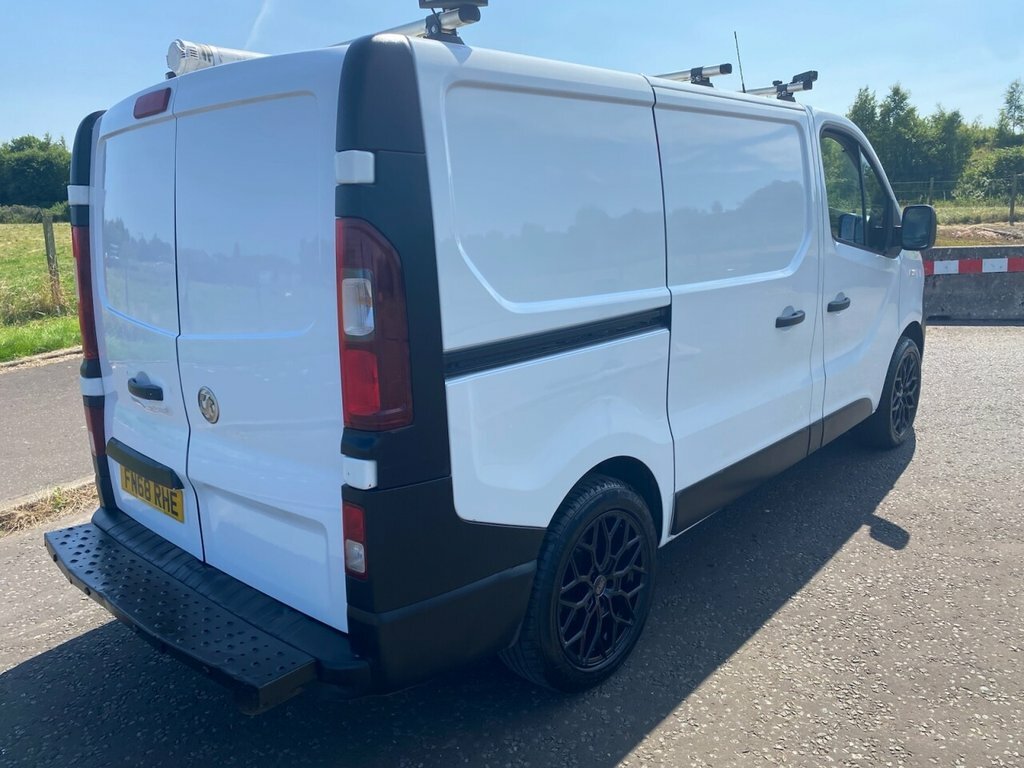 Vauxhall Vivaro Mpv White #3