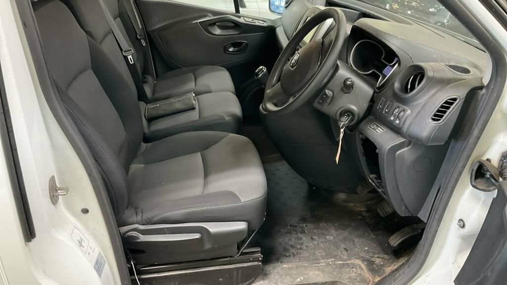 Renault Trafic Mpv Silver #8