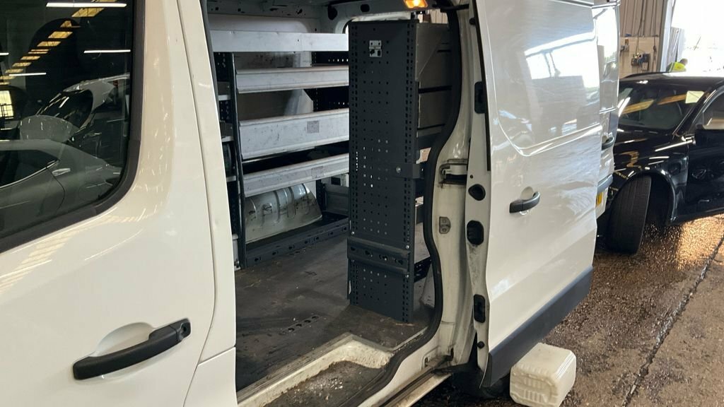 Renault Trafic Mpv Silver #7