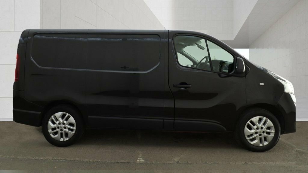 Renault Trafic 1.6L Sport Nav Black #4
