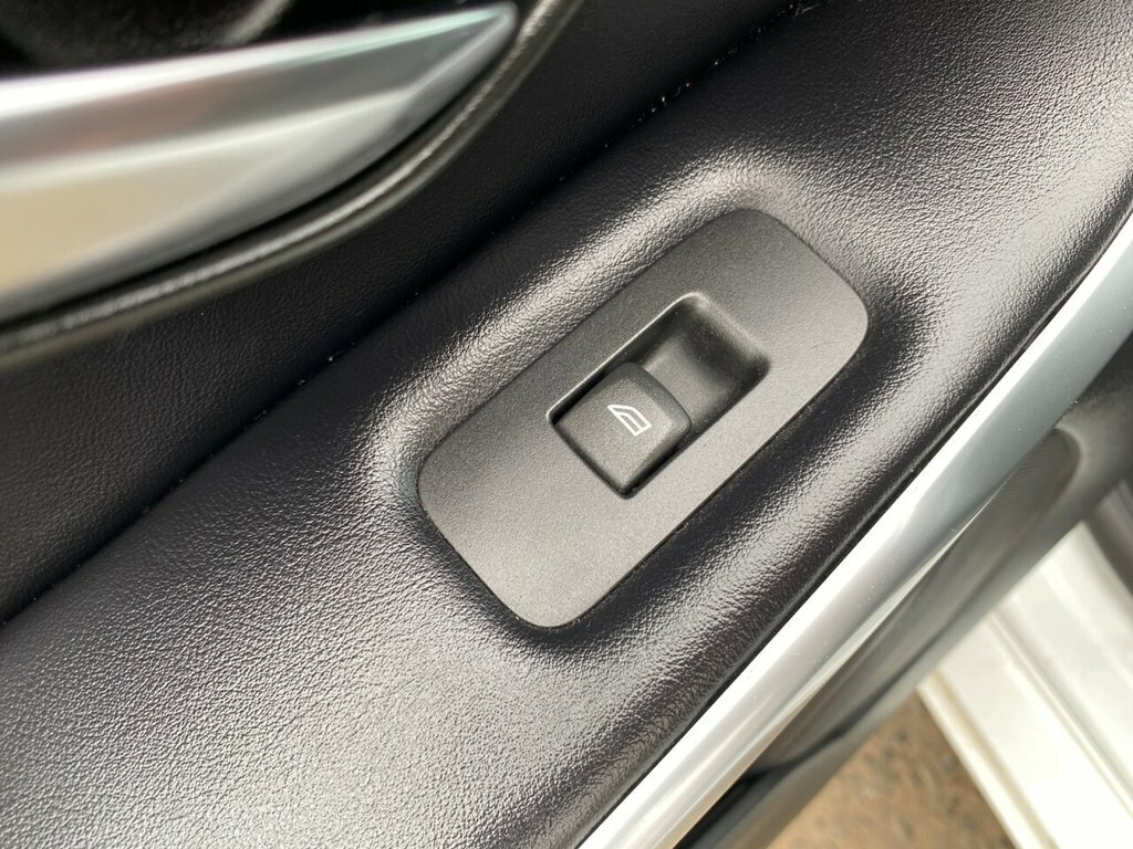 Volvo V40 2.0 D4 R-design Silver #23